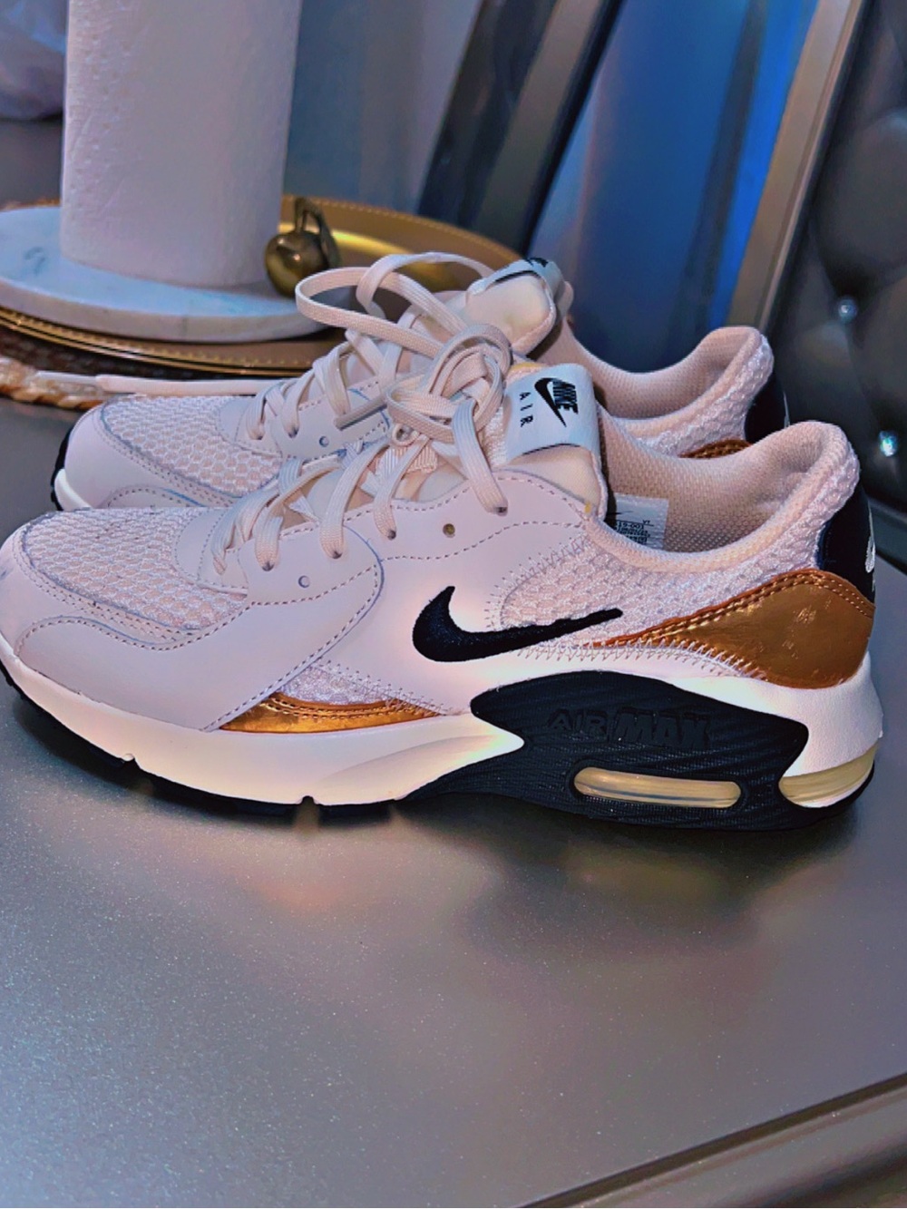Nike Air Max Women’s White Gold Black Sneakers Size 7 - Picture 4 of 7